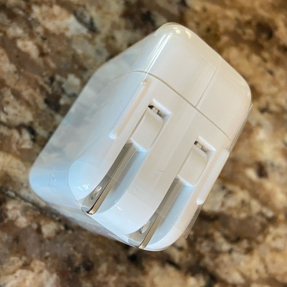 Apple 12W USB Power Adapter - Picture 3 of 6